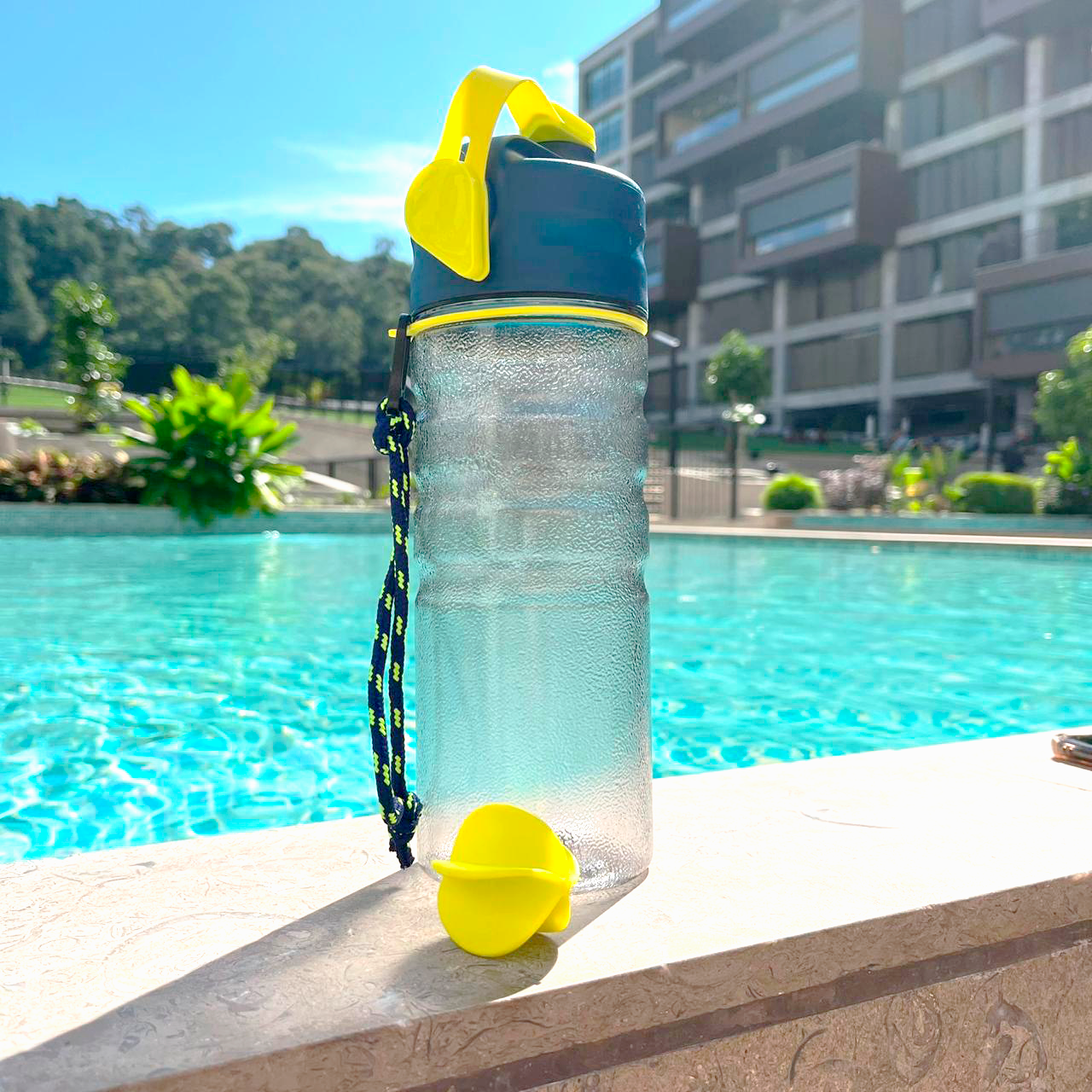 Botella hermética deportiva para el gimnasio 900 ml