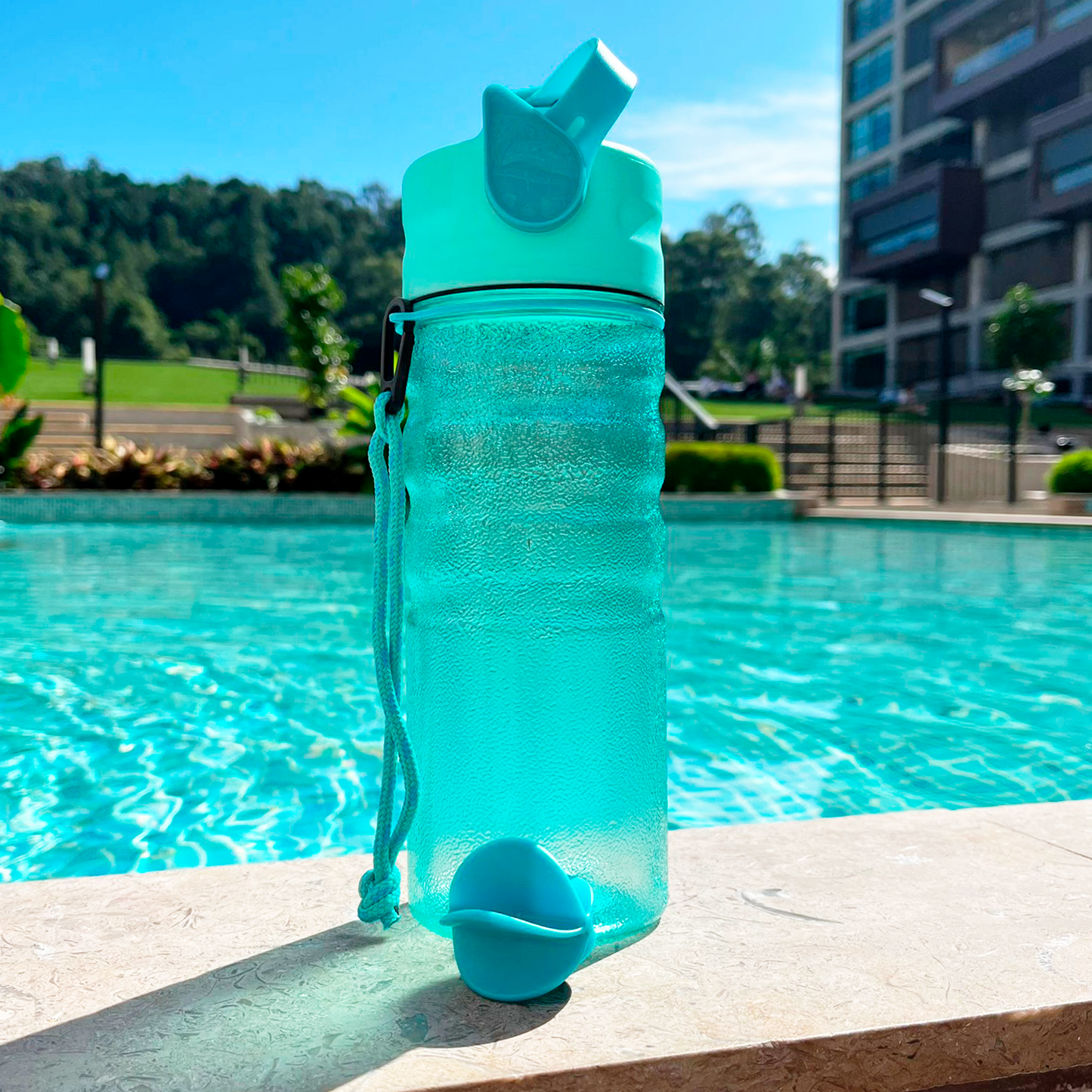 Botella hermética deportiva para el gimnasio 900 ml